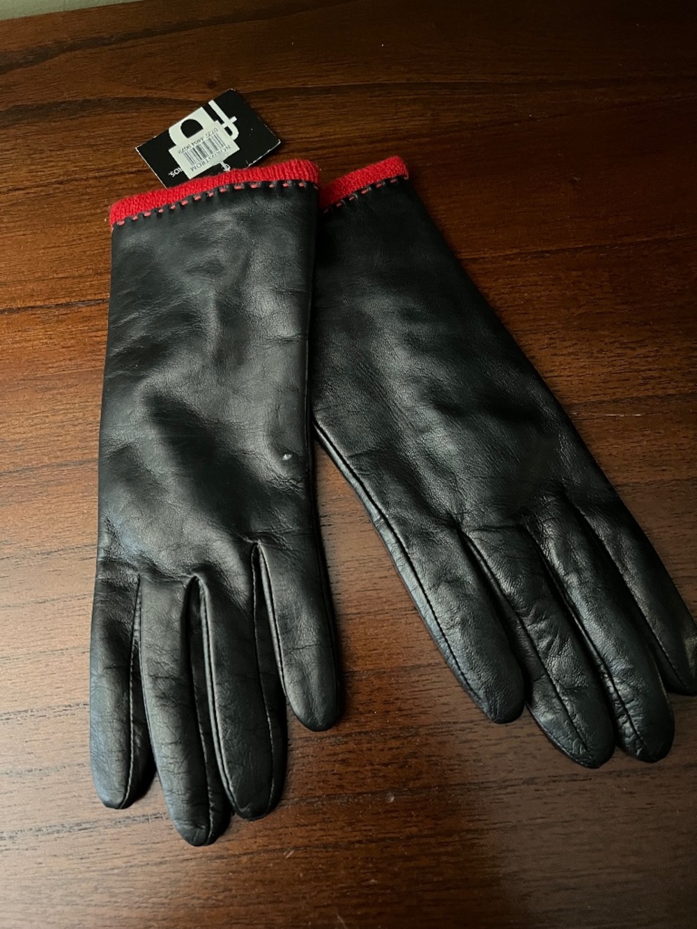 Fownes Brothers Women's Black Leather Gloves with Red liner Size M (NWT)